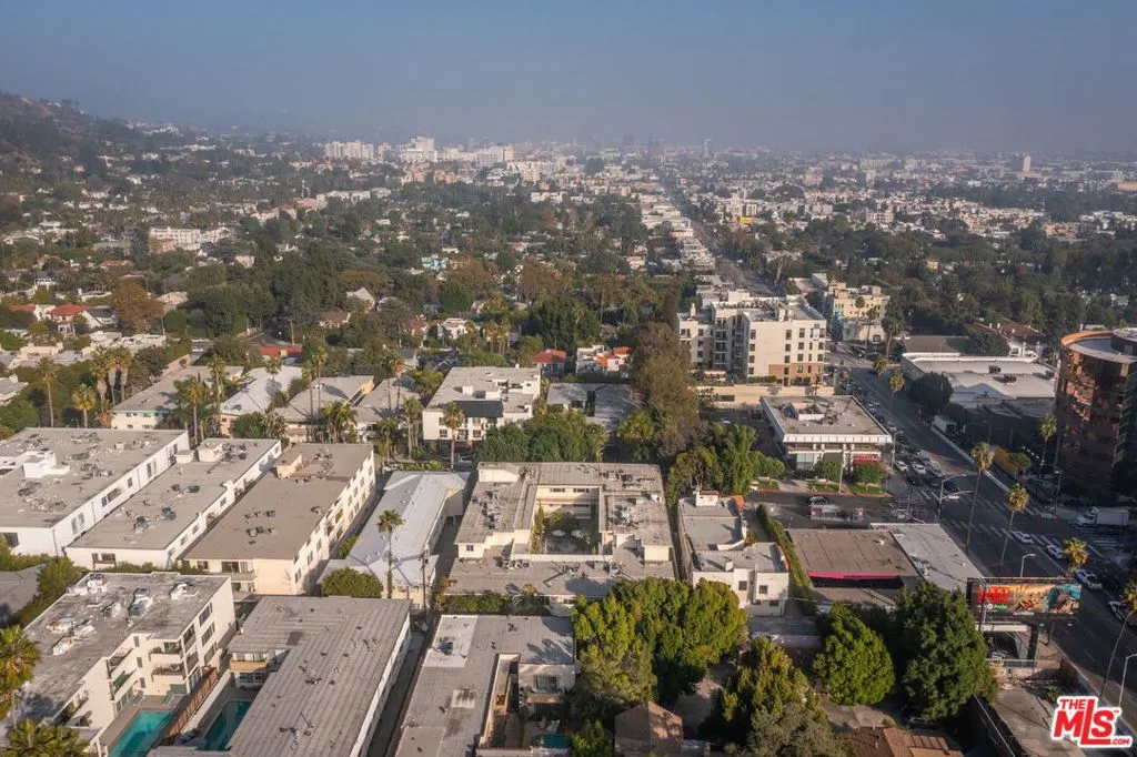 1525 N Hayworth Avenue 302, Los Angeles, California 90046 home-pic-57